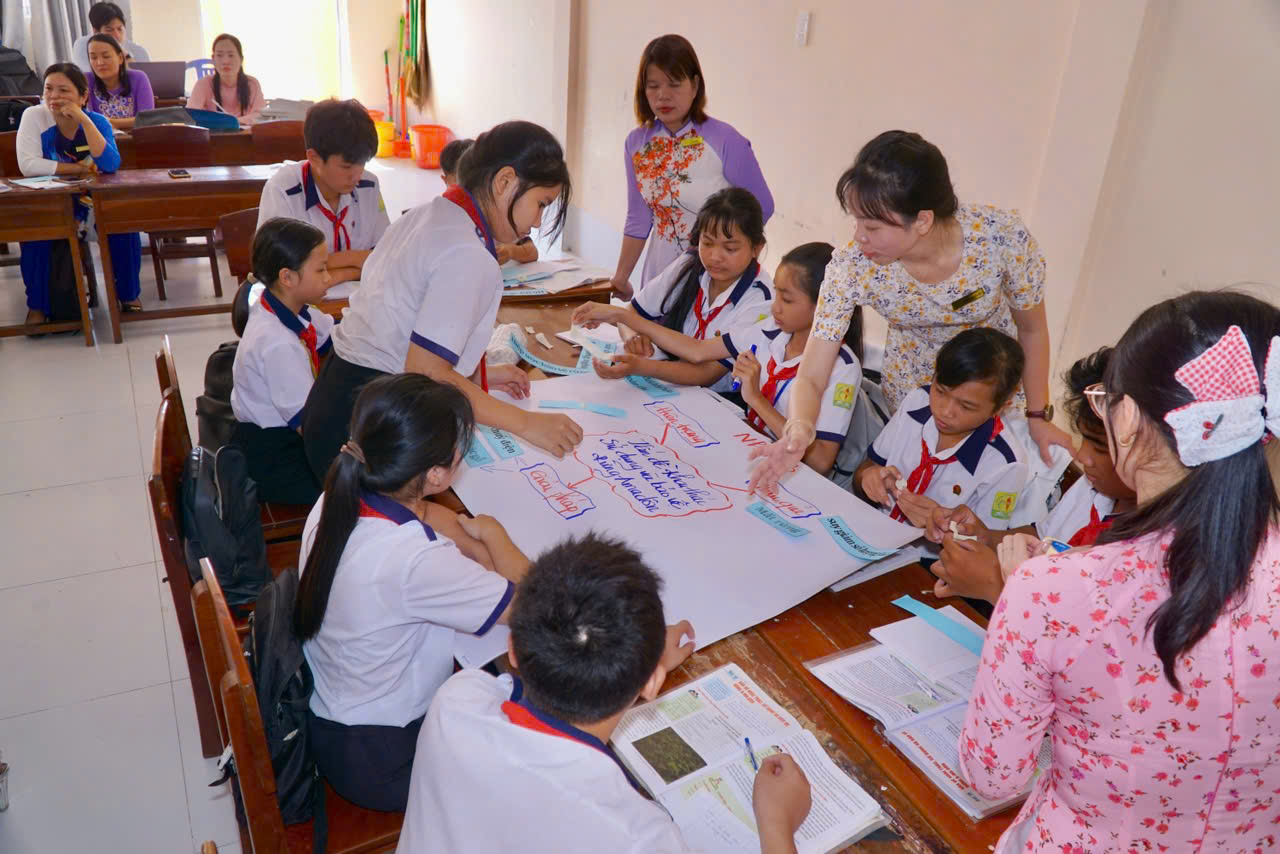 Trường THCS Tân Thuận tổ chức chuyên đề sinh hoạt chuyên môn nghiên cứu bài học phân môn Địa Lí