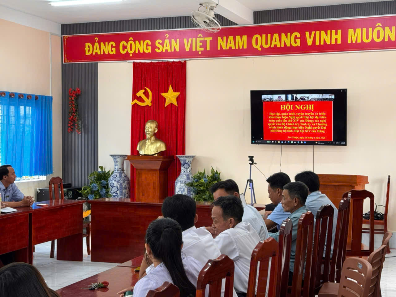 ĐẢNG ỦY XÃ TÂN THUẬN TỔ CHỨC HỘI NGHỊ HỌC TẬP, QUÁN TRIỆT NGHỊ QUYẾT ĐẠI HỘI XIV